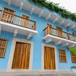 Blue House Castillo View Private Jacuzzi & Colonial Balconies