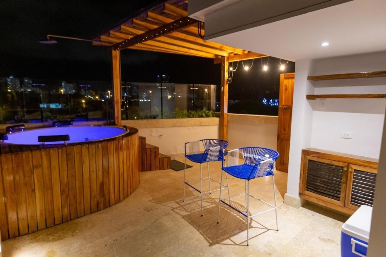 Blue House Castillo View Private Jacuzzi & Colonial Balconies Cartagena