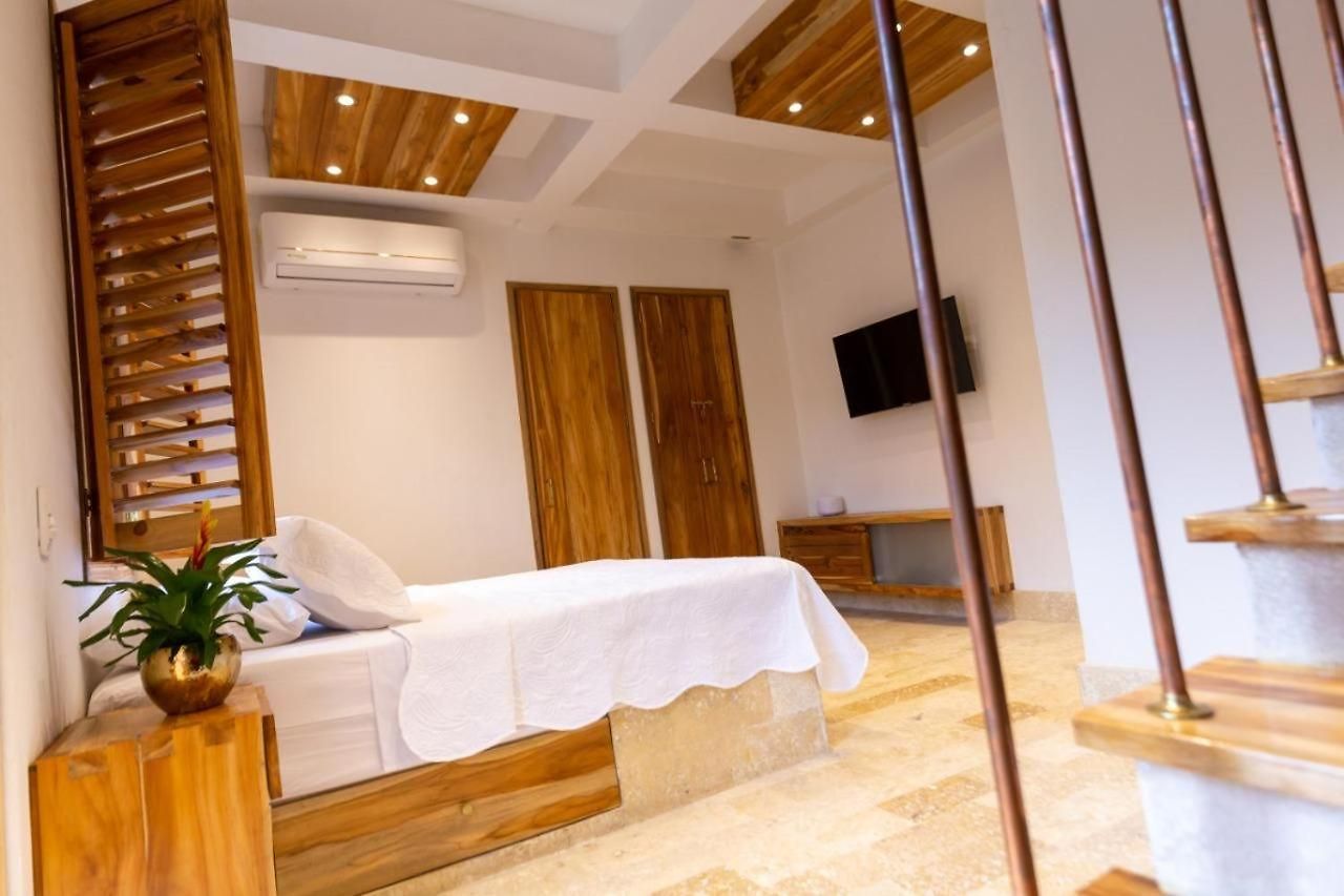 Blue House Castillo View Private Jacuzzi & Colonial Balconies Cartagena