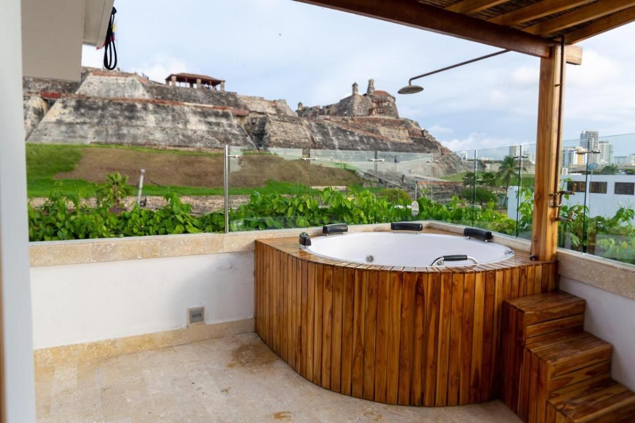 Blue House Castillo View Private Jacuzzi & Colonial Balconies *