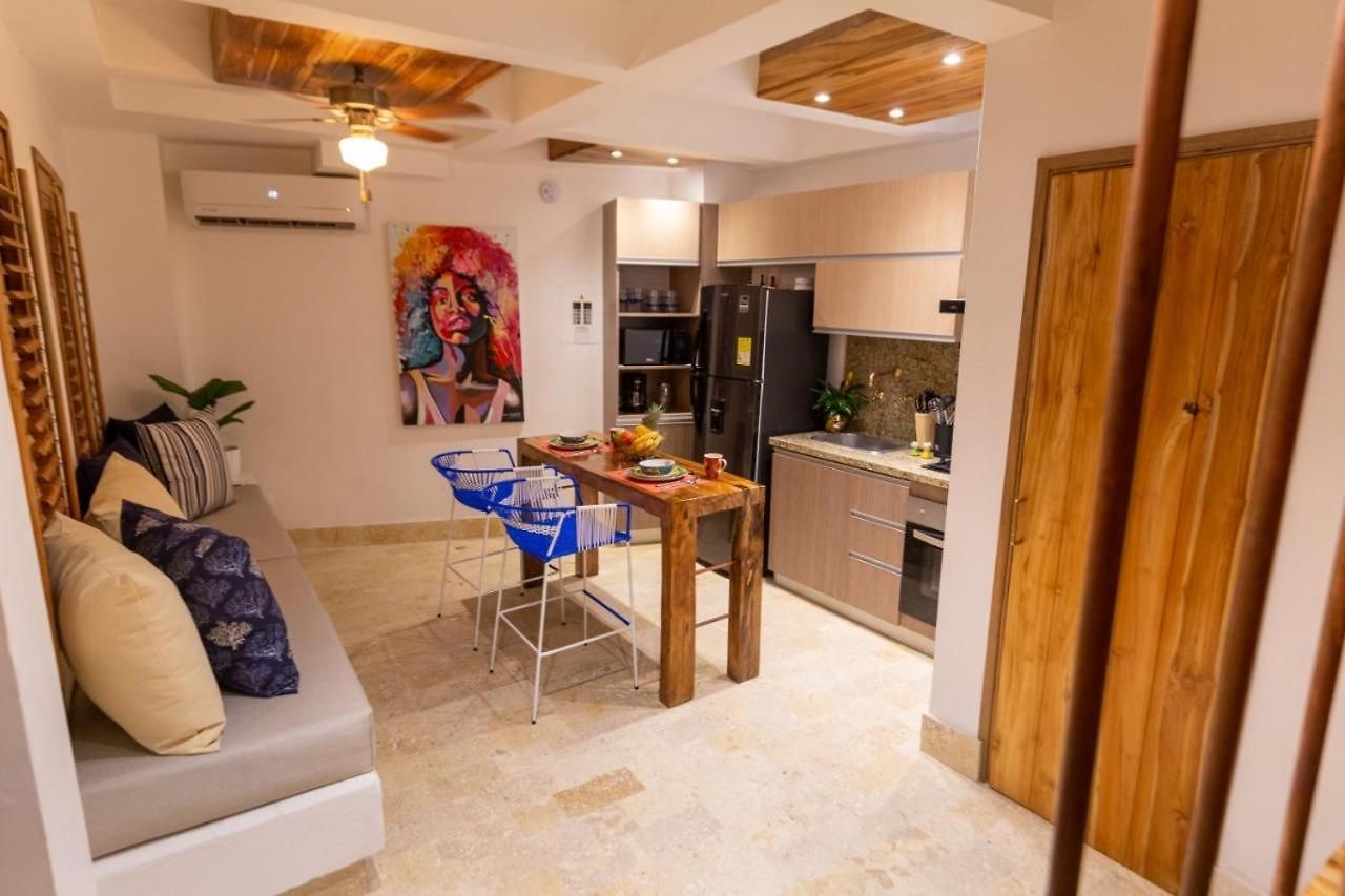 Blue House Castillo View Private Jacuzzi & Colonial Balconies Cartagena