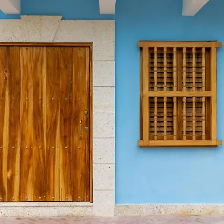 Blue House Castillo View Private Jacuzzi & Colonial Balconies Cartagena