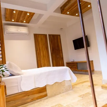 Blue House Castillo View Private Jacuzzi & Colonial Balconies Cartagena